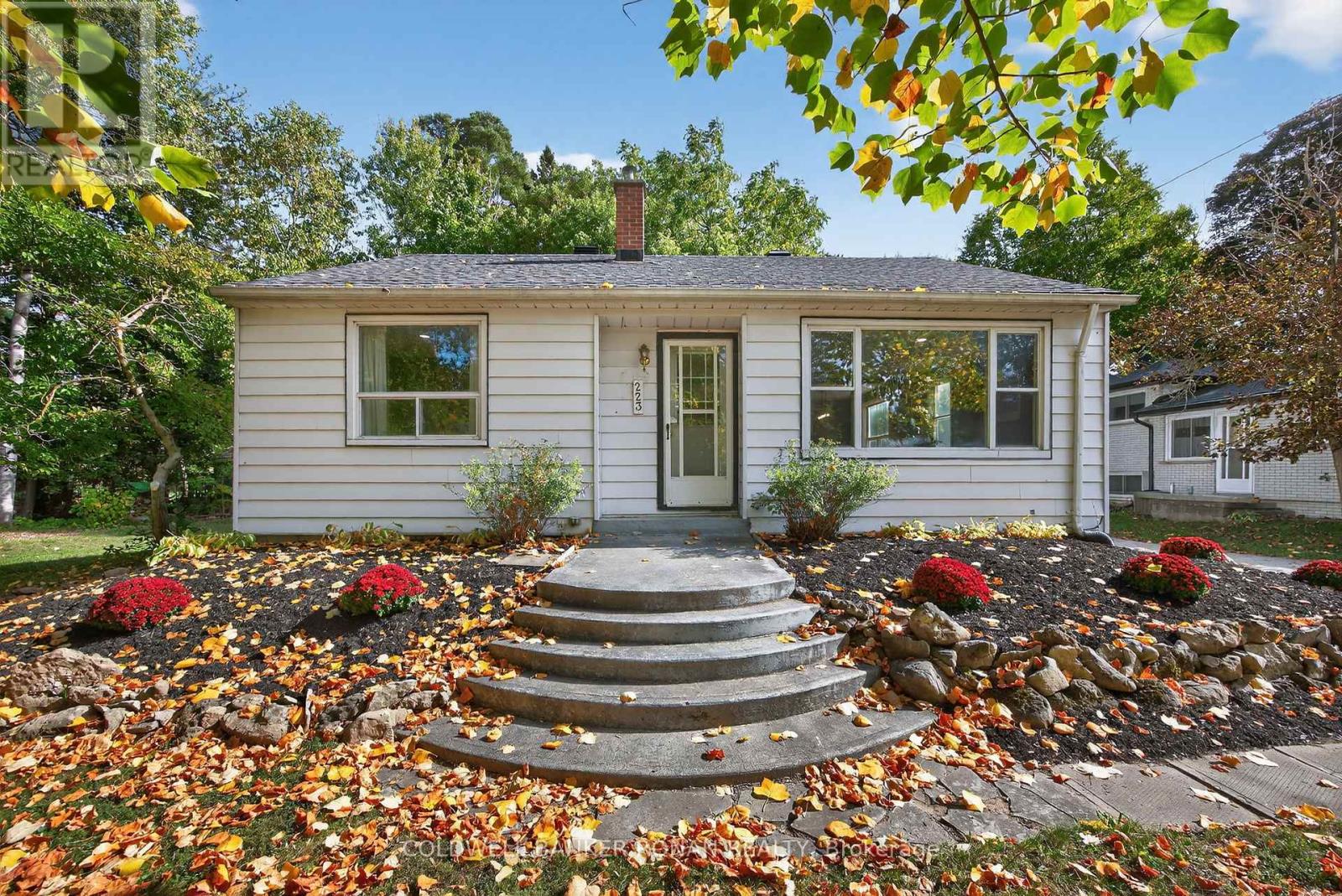 223 Louisa Street, Clearview, Ontario  L0M 1S0 - Photo 5 - S12452249