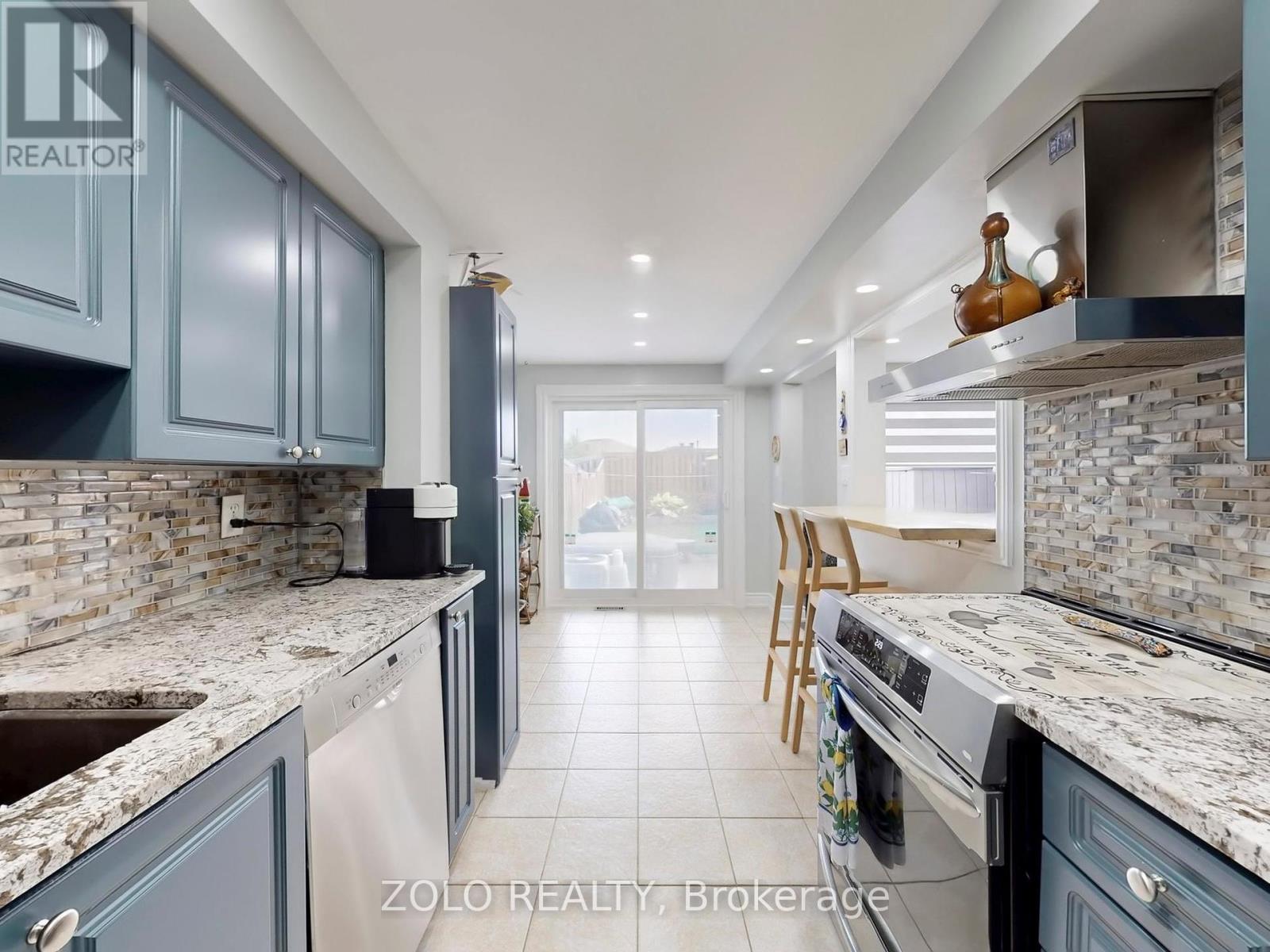 69 Lion's Gate Boulevard, Barrie, Ontario  L4M 7E4 - Photo 11 - S12452344
