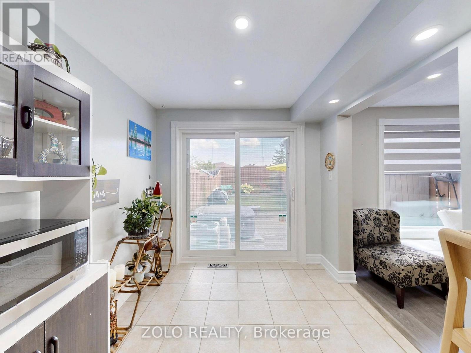 69 Lion's Gate Boulevard, Barrie, Ontario  L4M 7E4 - Photo 16 - S12452344