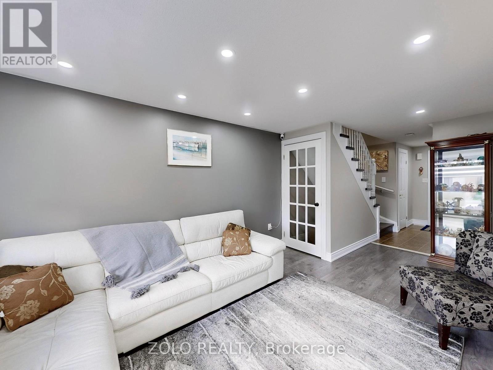 69 Lion's Gate Boulevard, Barrie, Ontario  L4M 7E4 - Photo 7 - S12452344