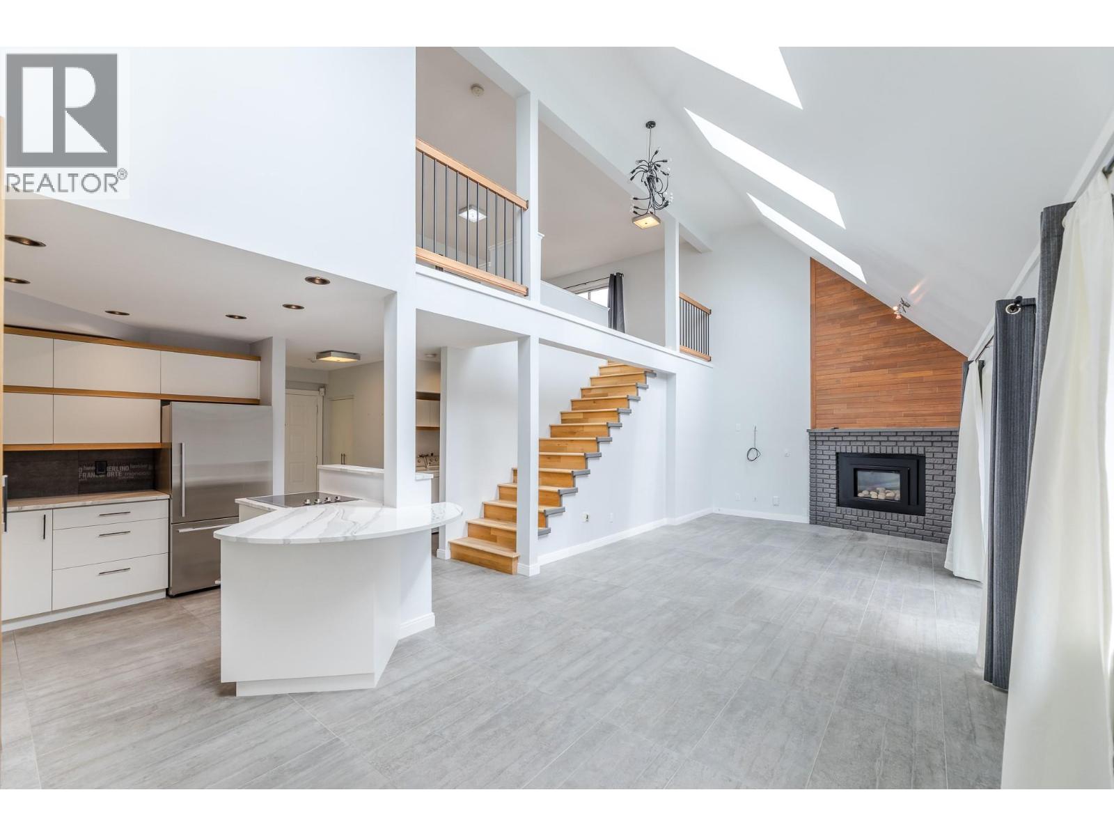 335 Churchill Avenue Unit# 201, Penticton, British Columbia  V2A 1C9 - Photo 2 - 10365318