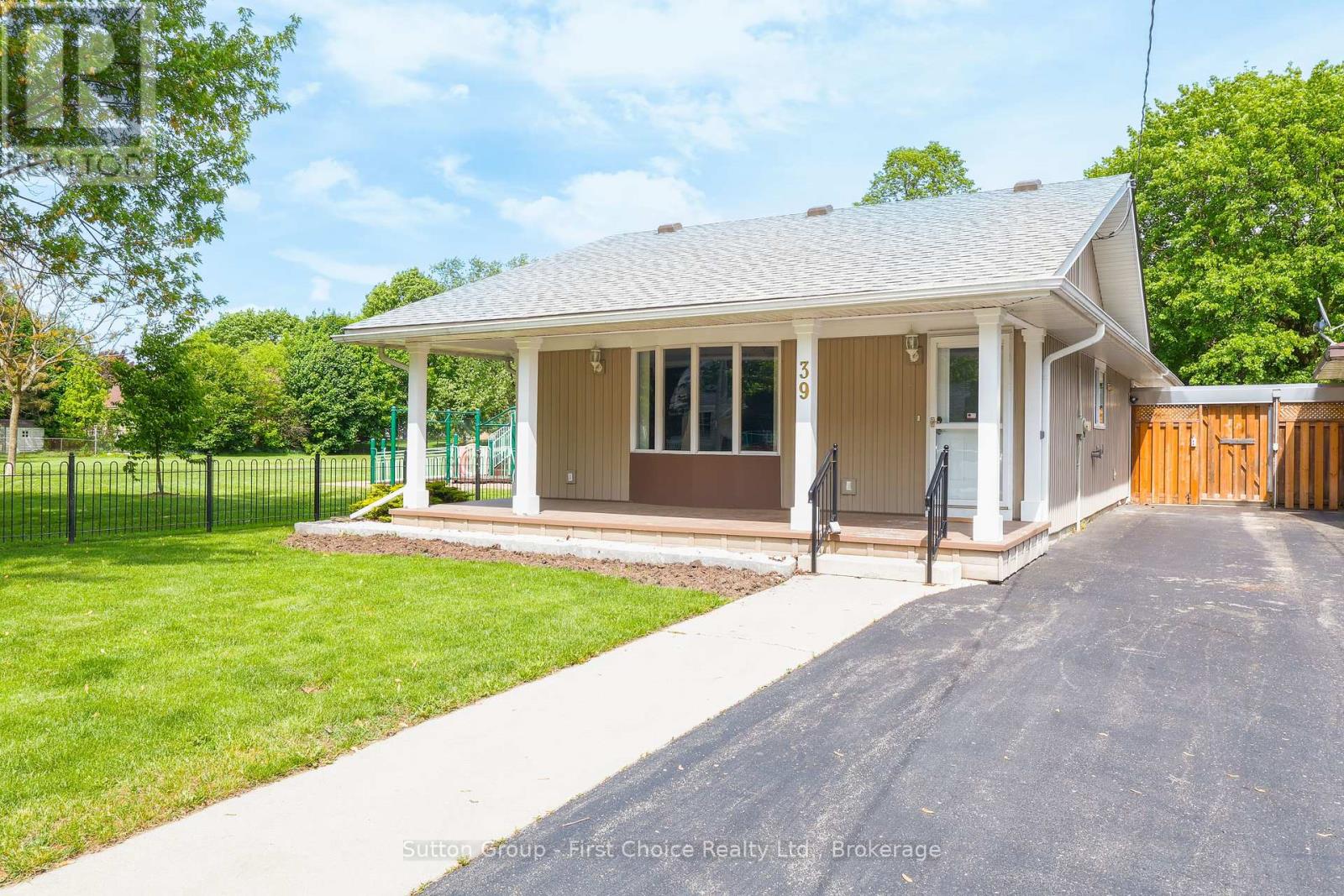 39 PORTIA BOULEVARD, Stratford, Ontario