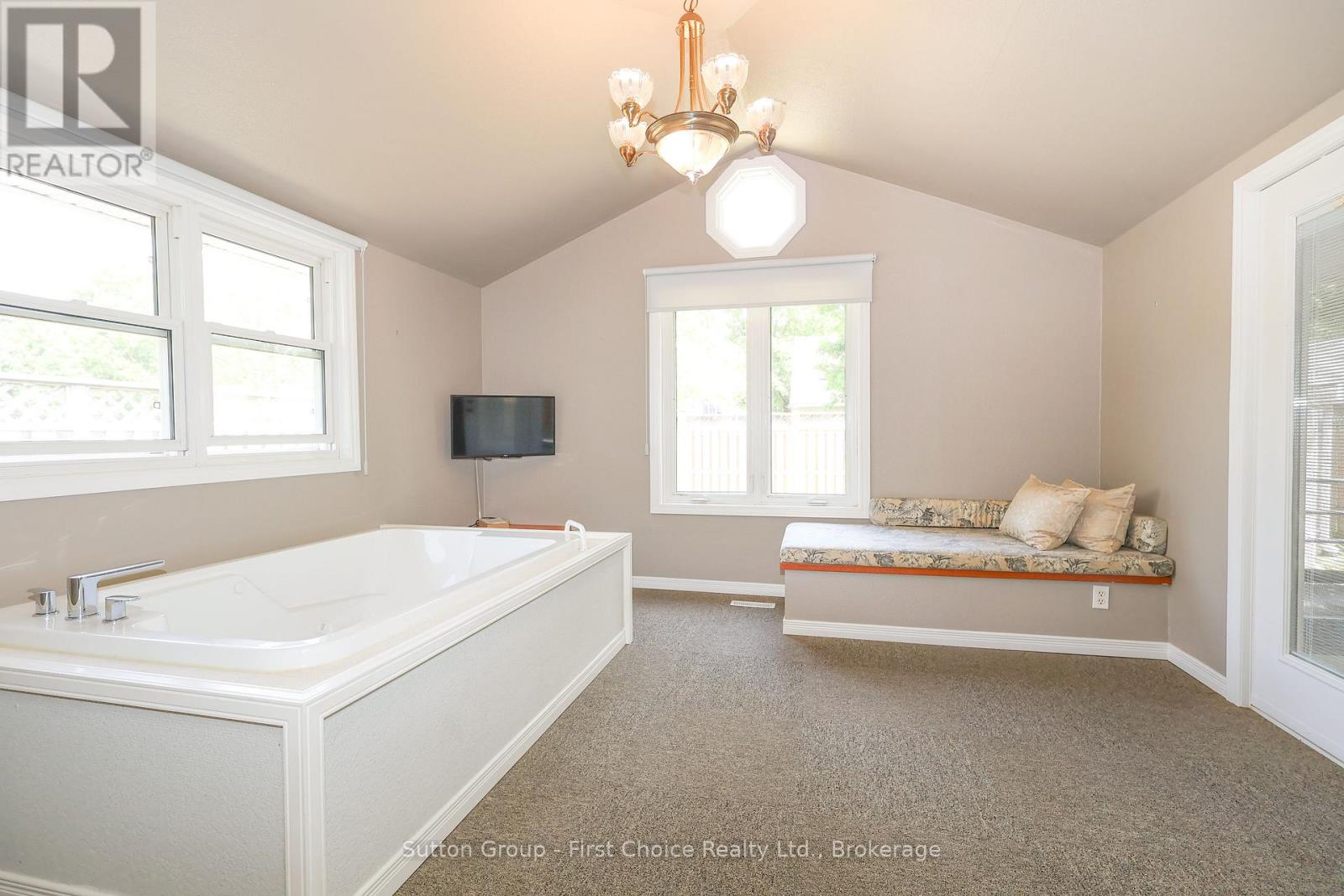 39 Portia Boulevard, Stratford, Ontario  N5A 4V6 - Photo 24 - X12452408