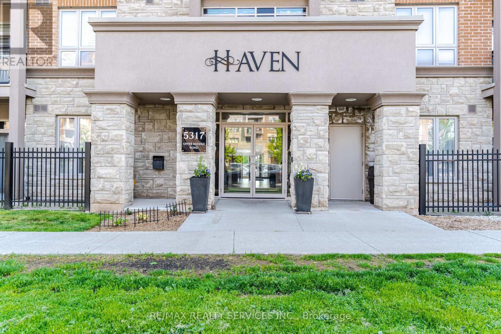 112 - 5317 Upper Middle Road, Burlington, Ontario  L7L 7B3 - Photo 2 - W12452228