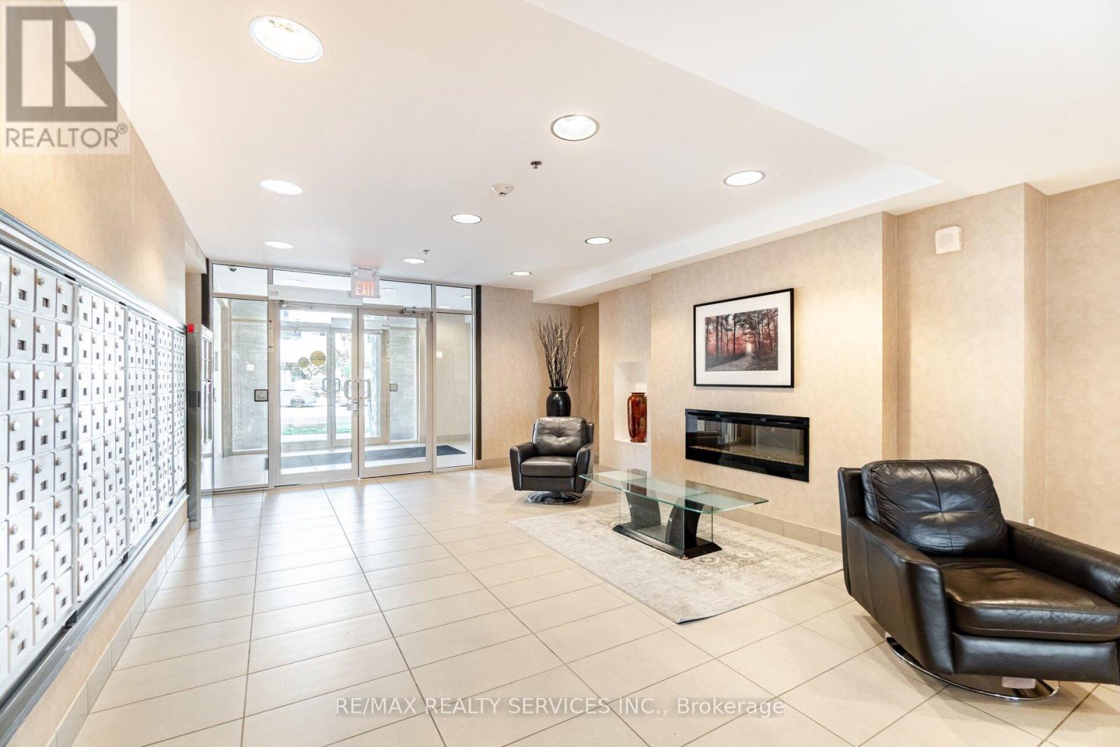 112 - 5317 Upper Middle Road, Burlington, Ontario  L7L 7B3 - Photo 3 - W12452228