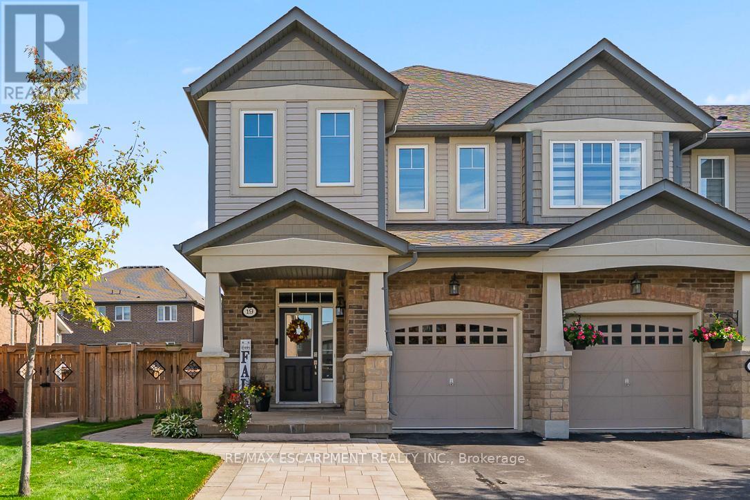 19 Maple Cider Street, Caledon, Ontario  L7C 4B4 - Photo 1 - W12452245