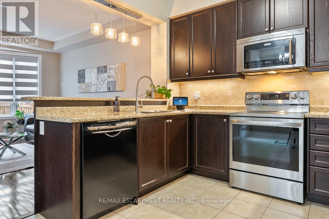 19 Maple Cider Street, Caledon, Ontario  L7C 4B4 - Photo 12 - W12452245