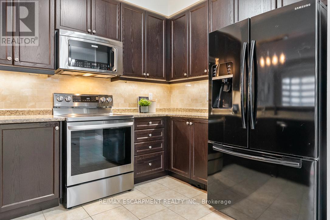 19 Maple Cider Street, Caledon, Ontario  L7C 4B4 - Photo 13 - W12452245