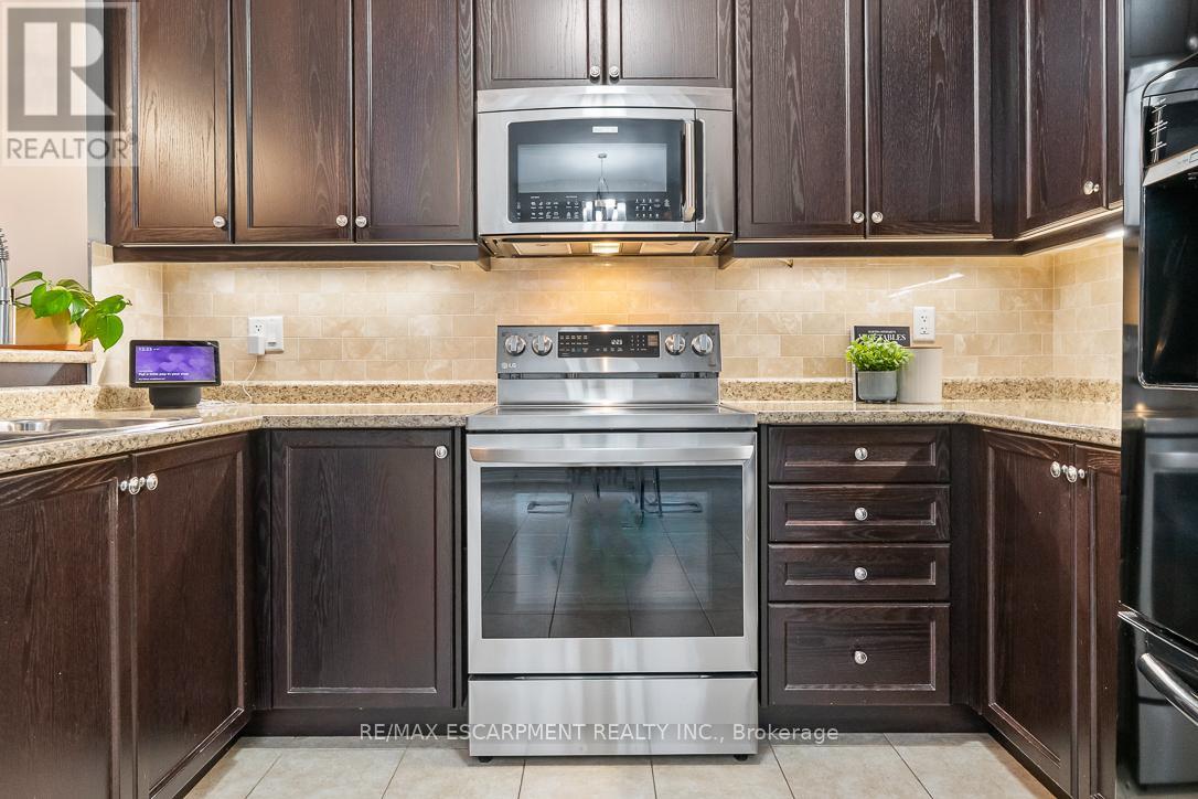 19 Maple Cider Street, Caledon, Ontario  L7C 4B4 - Photo 14 - W12452245