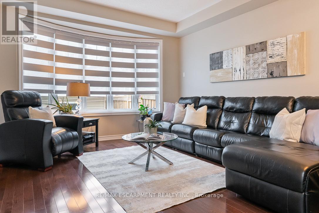 19 Maple Cider Street, Caledon, Ontario  L7C 4B4 - Photo 16 - W12452245