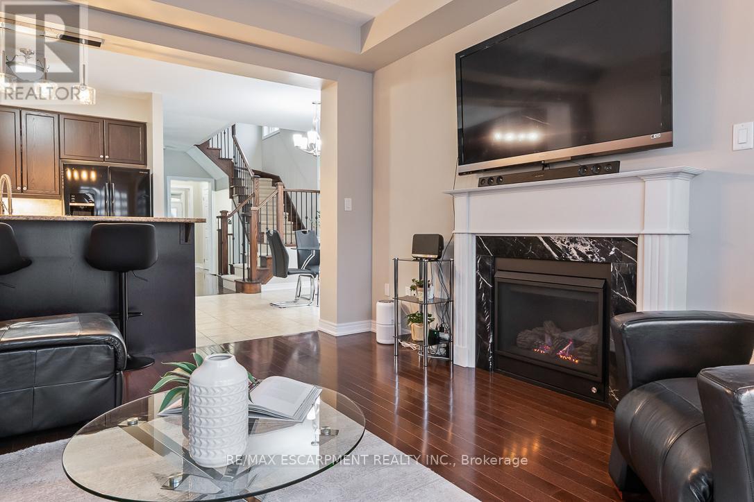 19 Maple Cider Street, Caledon, Ontario  L7C 4B4 - Photo 18 - W12452245