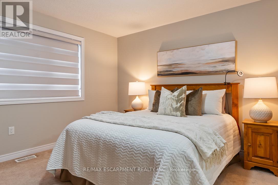 19 Maple Cider Street, Caledon, Ontario  L7C 4B4 - Photo 22 - W12452245