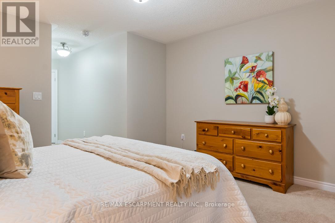 19 Maple Cider Street, Caledon, Ontario  L7C 4B4 - Photo 24 - W12452245