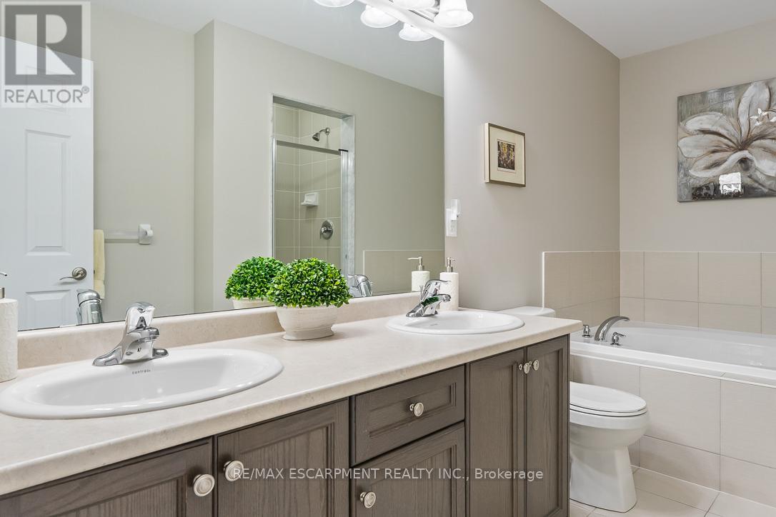 19 Maple Cider Street, Caledon, Ontario  L7C 4B4 - Photo 25 - W12452245