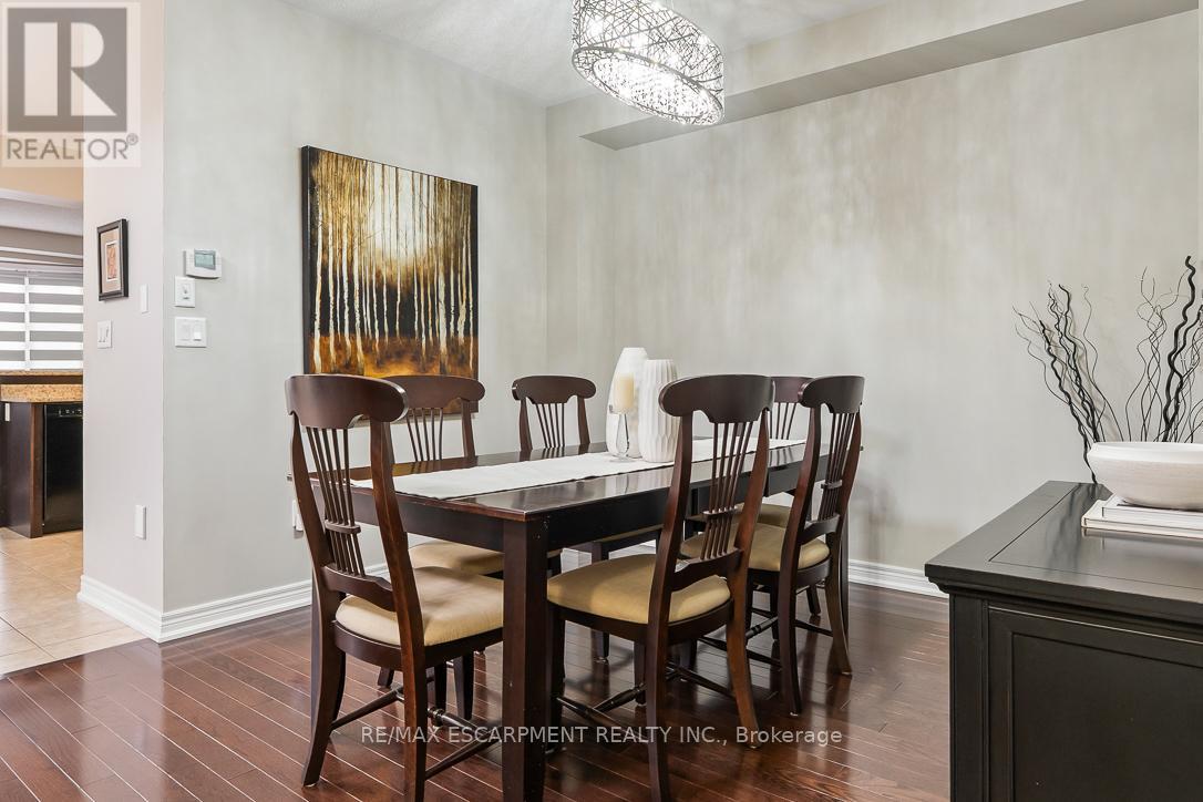 19 Maple Cider Street, Caledon, Ontario  L7C 4B4 - Photo 6 - W12452245