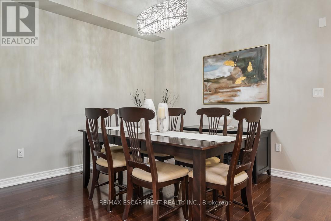 19 Maple Cider Street, Caledon, Ontario  L7C 4B4 - Photo 7 - W12452245