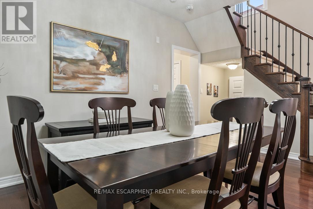 19 Maple Cider Street, Caledon, Ontario  L7C 4B4 - Photo 8 - W12452245