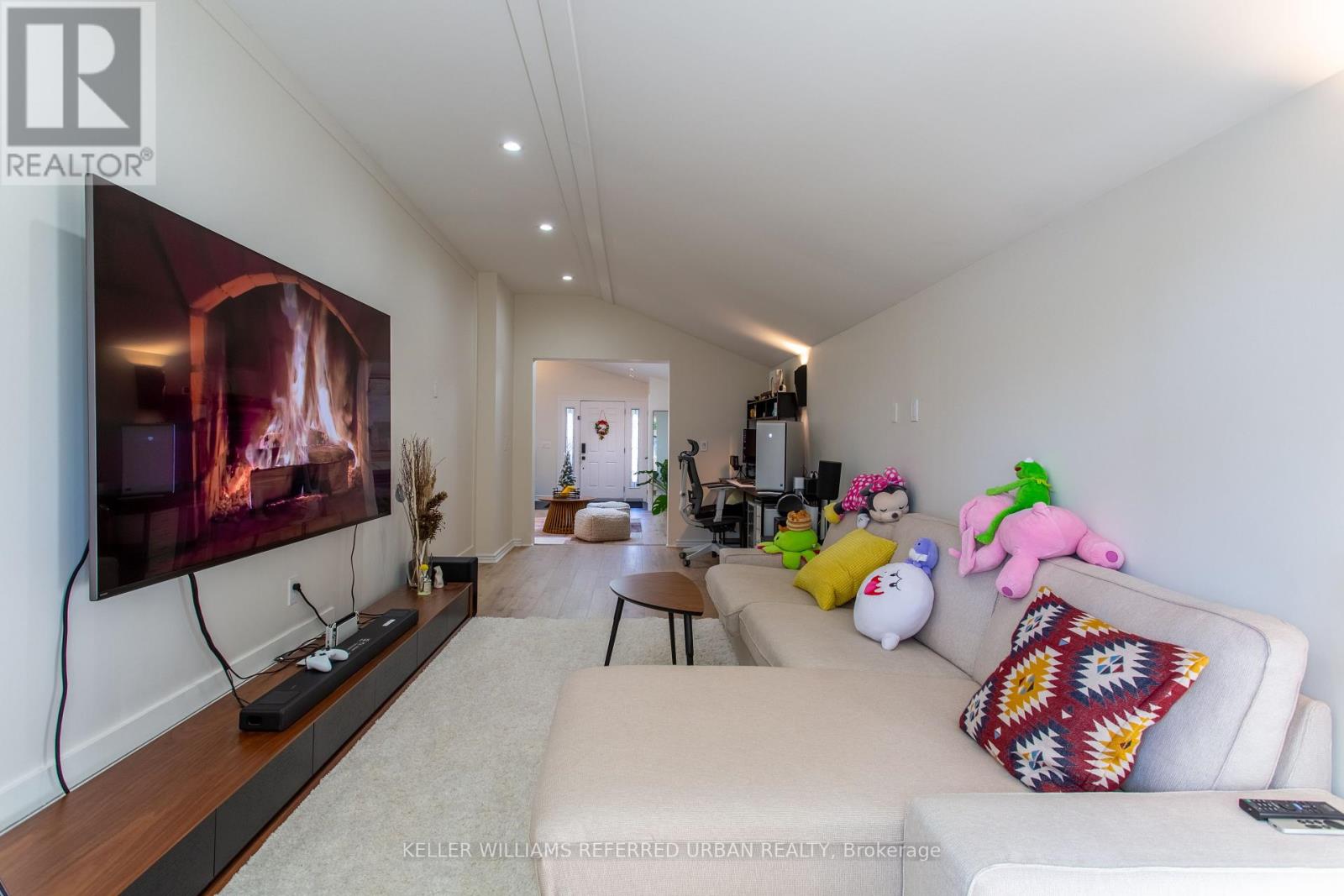63 Fordwich Crescent, Toronto, Ontario  M9W 2T6 - Photo 14 - W12452247