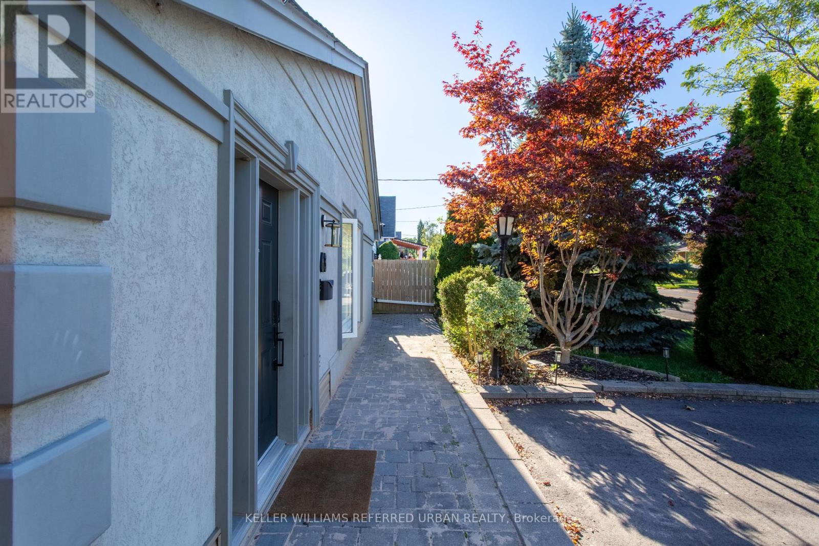 63 Fordwich Crescent, Toronto, Ontario  M9W 2T6 - Photo 3 - W12452247