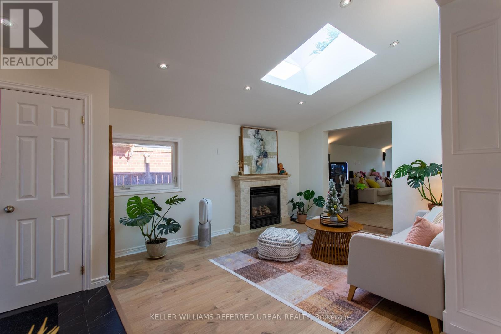 63 Fordwich Crescent, Toronto, Ontario  M9W 2T6 - Photo 4 - W12452247