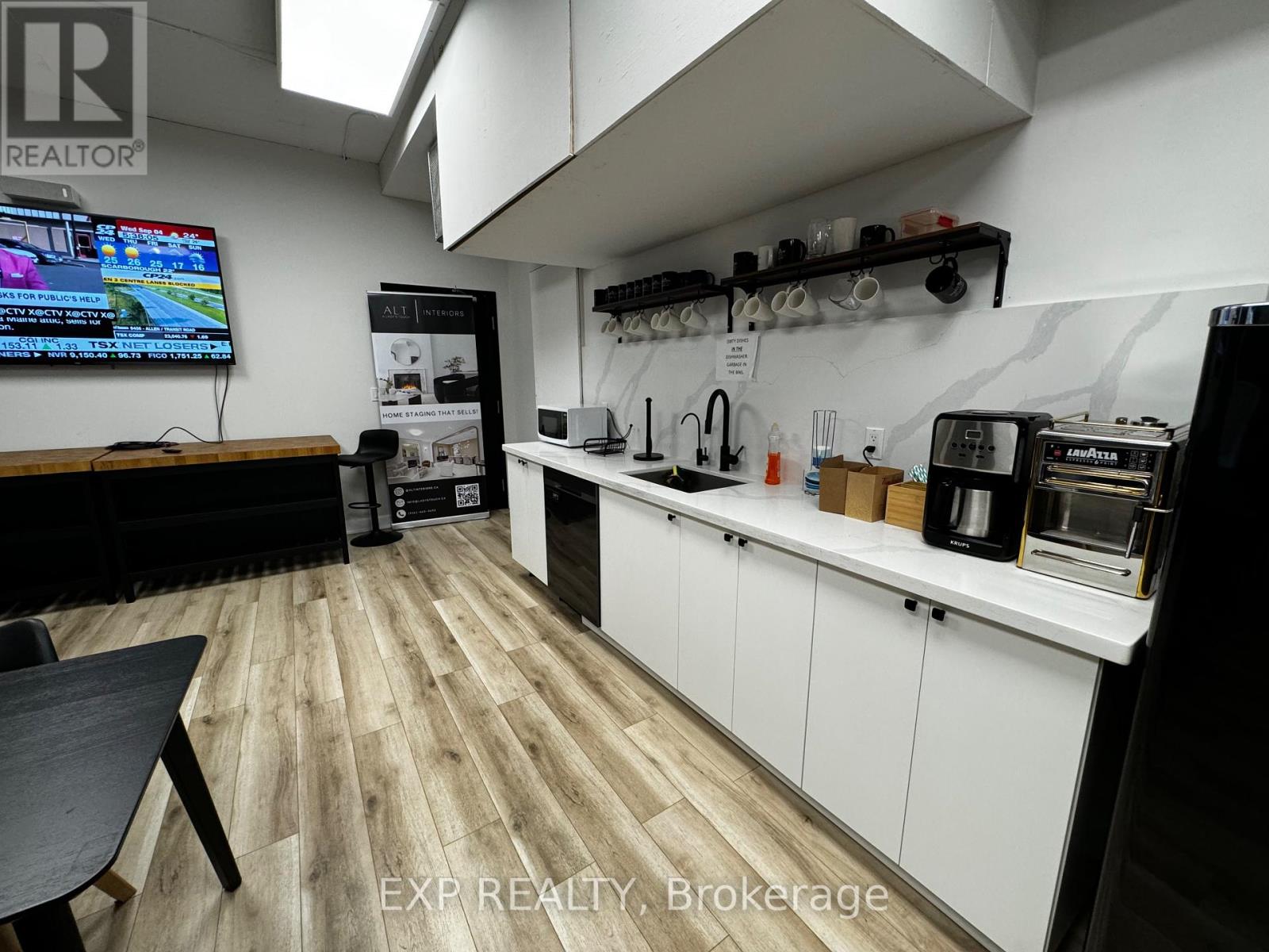 200-#3 - 230 Lakeshore Road E, Mississauga, Ontario  L5G 1G7 - Photo 5 - W12452252