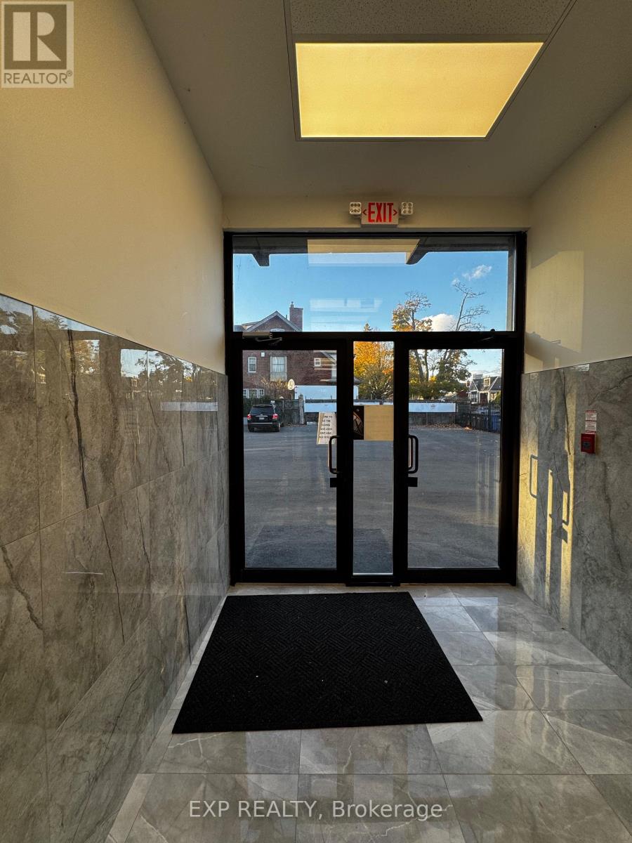200-#3 - 230 Lakeshore Road E, Mississauga, Ontario  L5G 1G7 - Photo 7 - W12452252