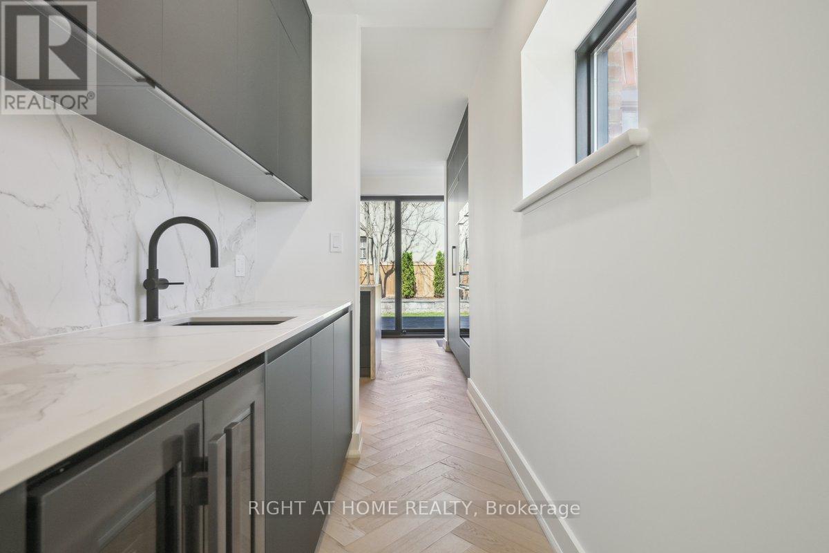 2187 Lakeshore Road, Burlington, Ontario  L7R 1A5 - Photo 13 - W12452263