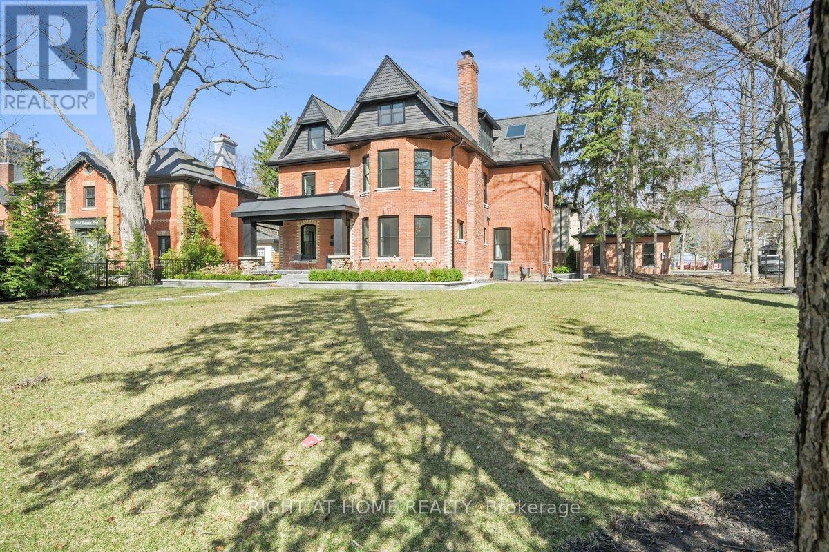 2187 Lakeshore Road, Burlington, Ontario  L7R 1A5 - Photo 2 - W12452263