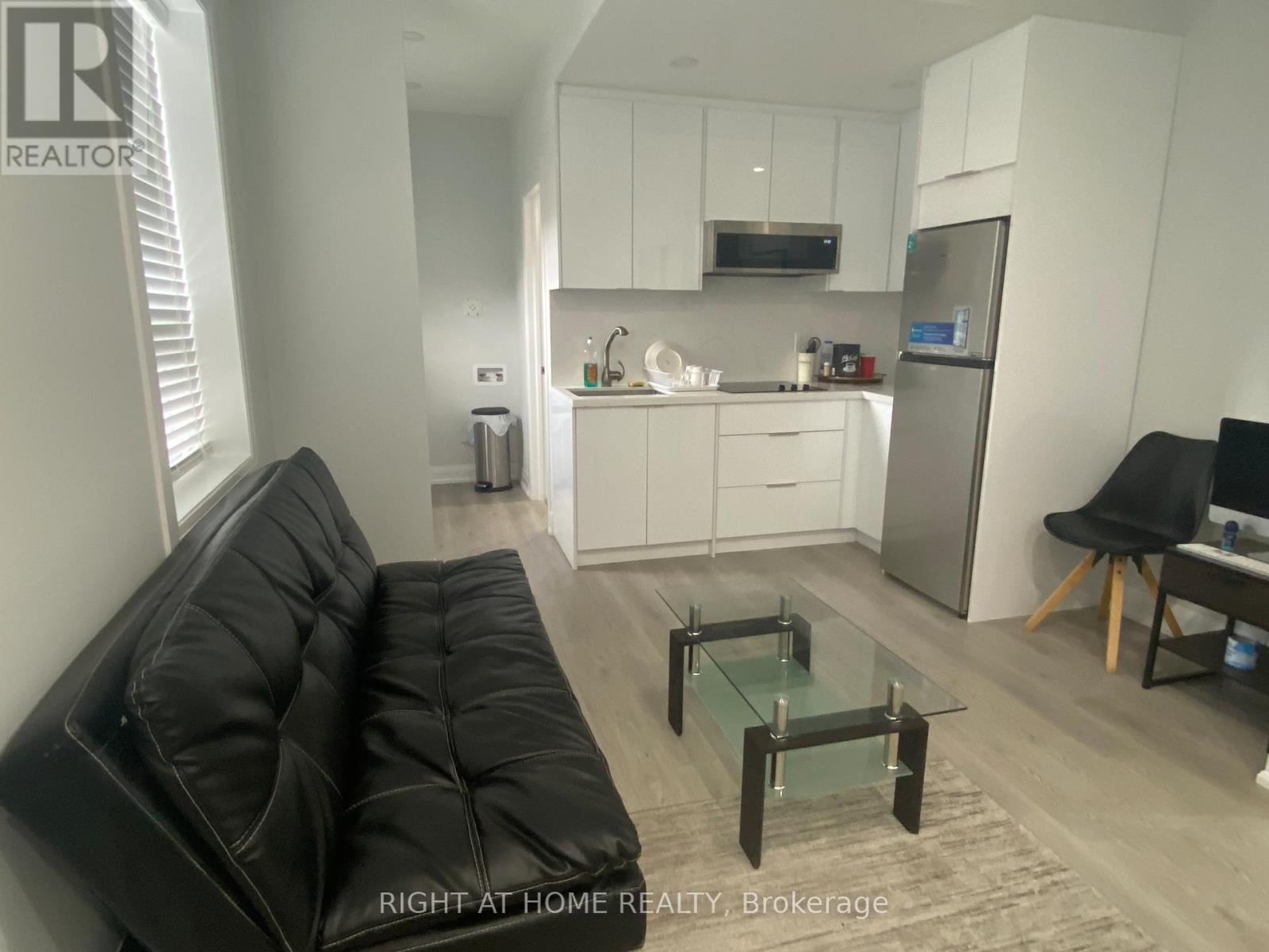 Garden House - 9 Snowood Court, Toronto, Ontario  M3N 1E7 - Photo 4 - W12452273