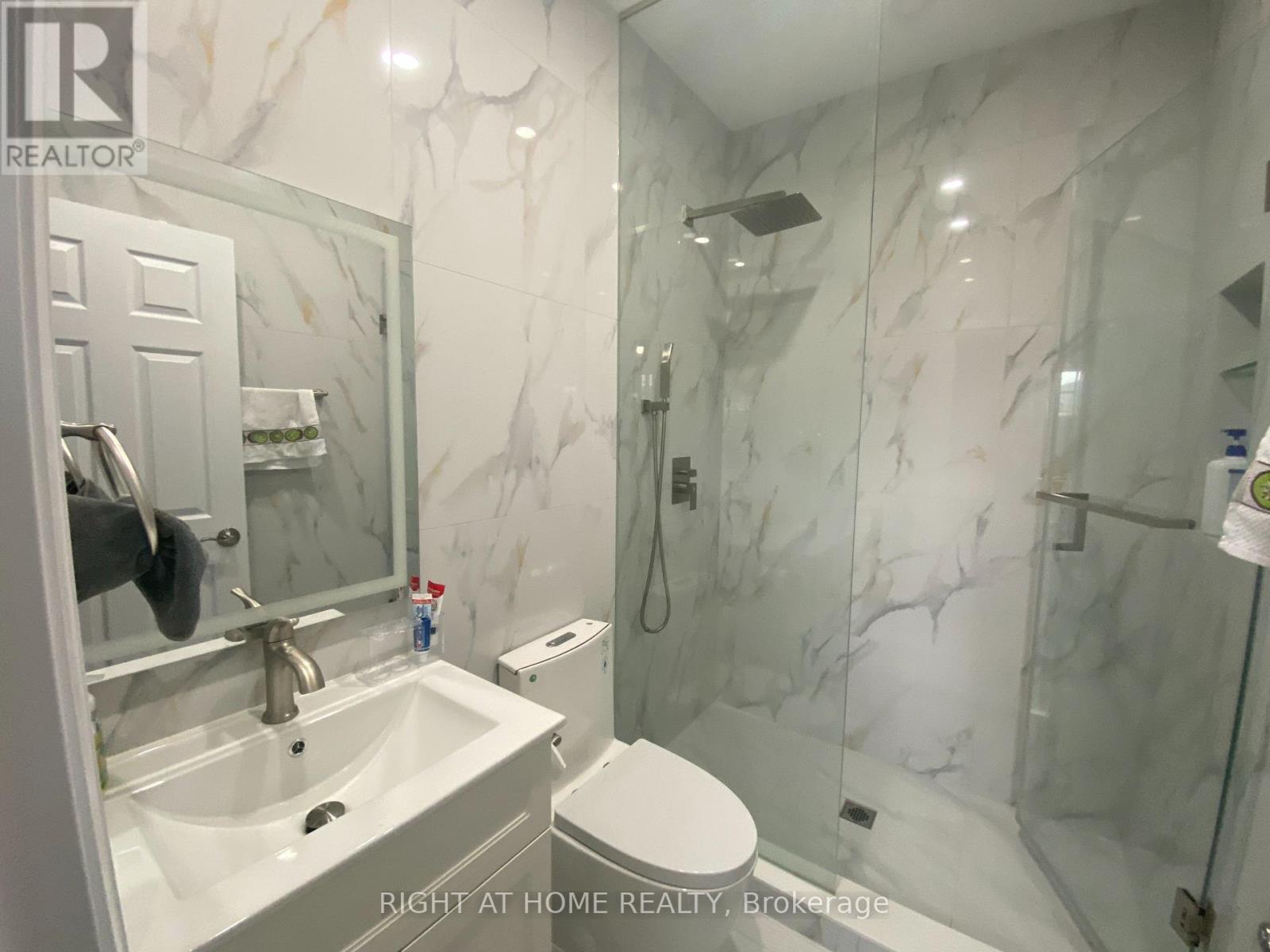 Garden House - 9 Snowood Court, Toronto, Ontario  M3N 1E7 - Photo 9 - W12452273