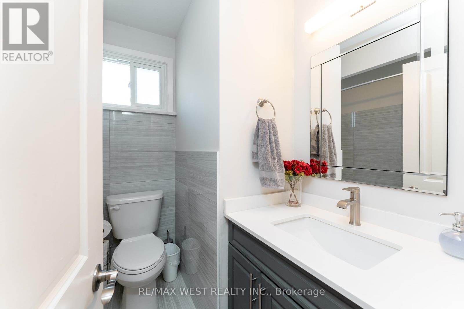 70 Wheatsheaf Crescent, Toronto, Ontario  M3N 1P6 - Photo 15 - W12452323