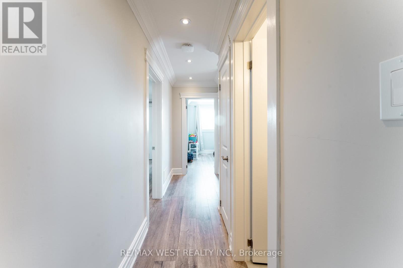70 Wheatsheaf Crescent, Toronto, Ontario  M3N 1P6 - Photo 16 - W12452323