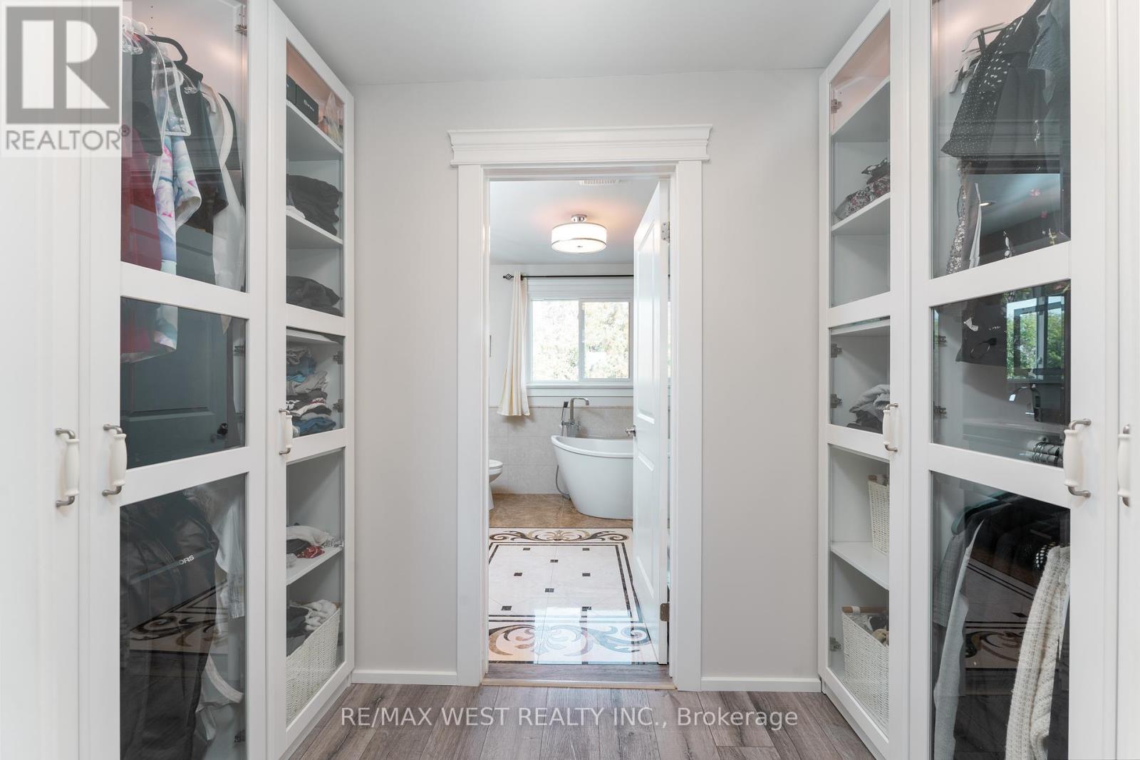 70 Wheatsheaf Crescent, Toronto, Ontario  M3N 1P6 - Photo 21 - W12452323