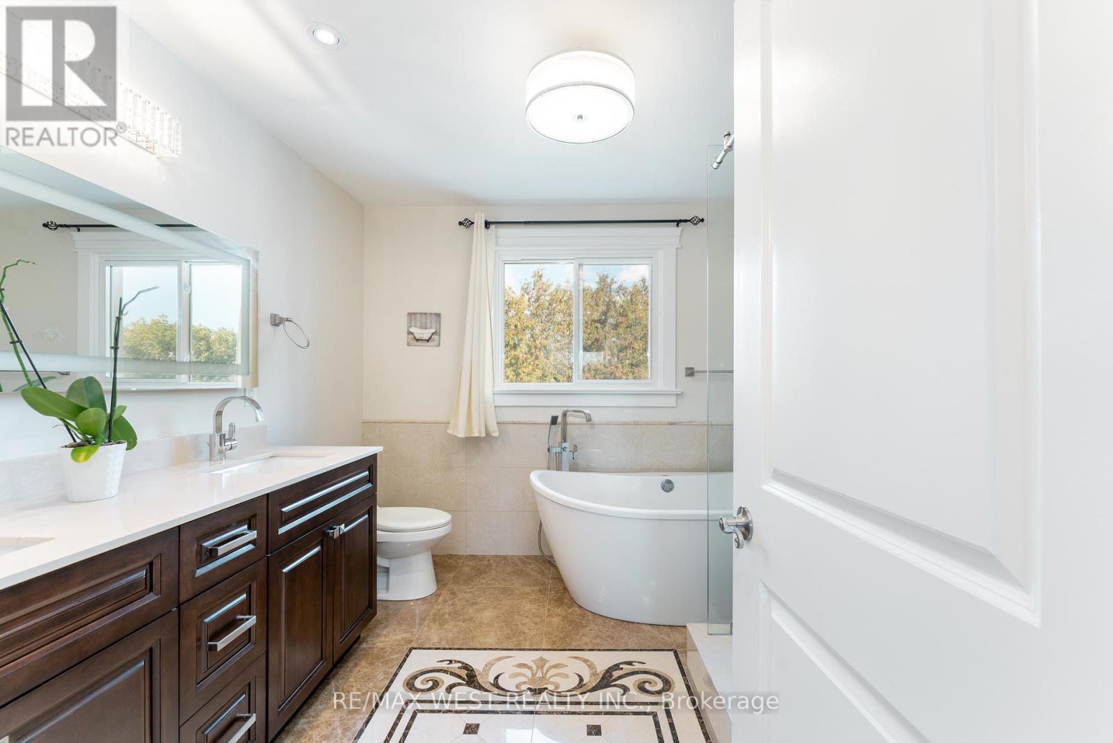 70 Wheatsheaf Crescent, Toronto, Ontario  M3N 1P6 - Photo 22 - W12452323
