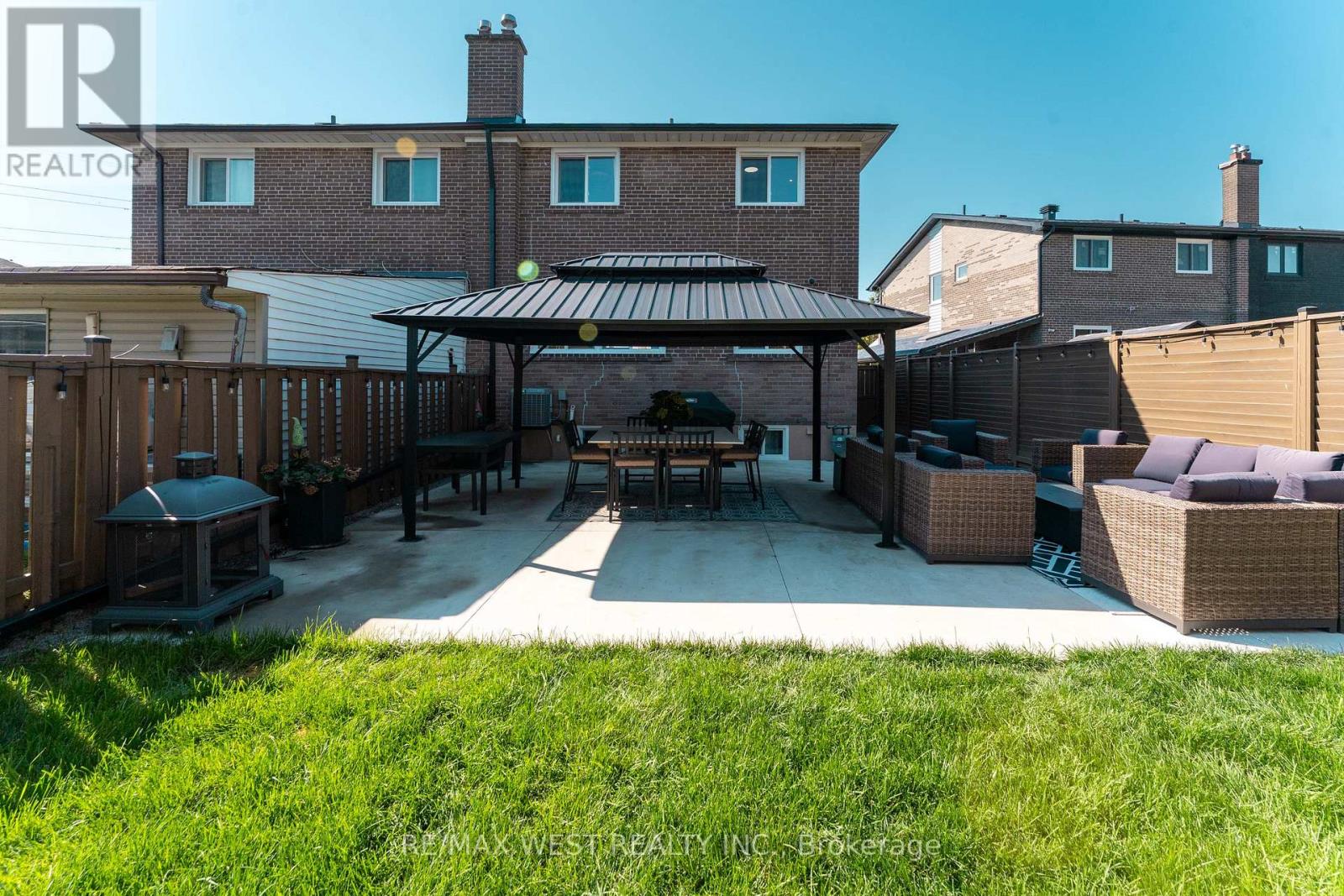 70 Wheatsheaf Crescent, Toronto, Ontario  M3N 1P6 - Photo 27 - W12452323