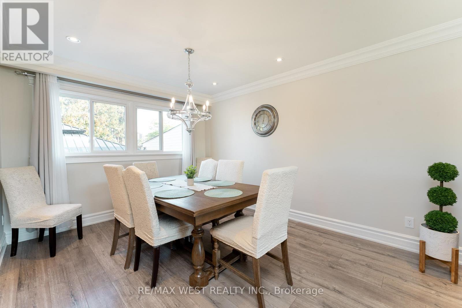 70 Wheatsheaf Crescent, Toronto, Ontario  M3N 1P6 - Photo 7 - W12452323