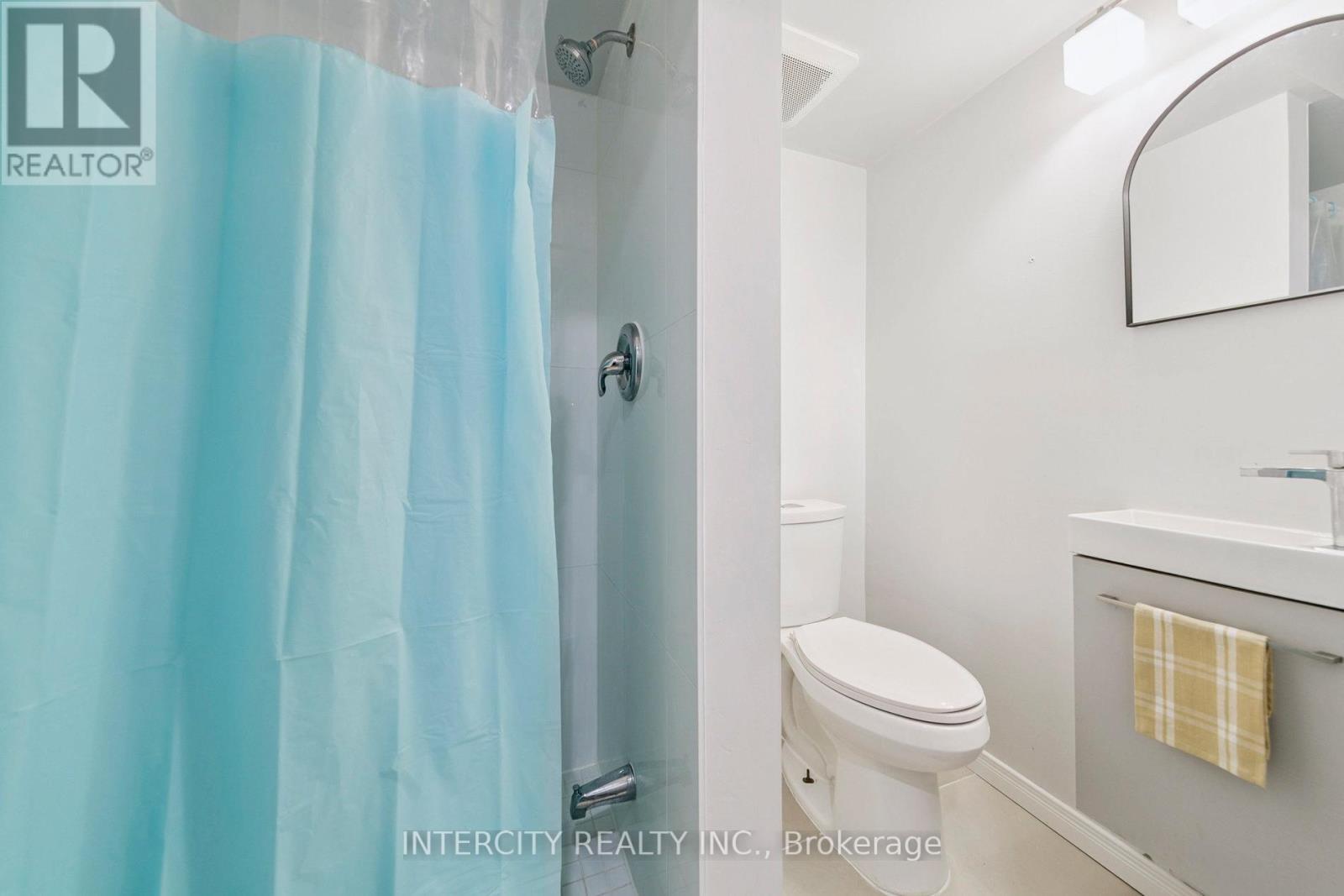 665 Fothergill Boulevard, Burlington, Ontario  L7L 6E5 - Photo 11 - W12452337