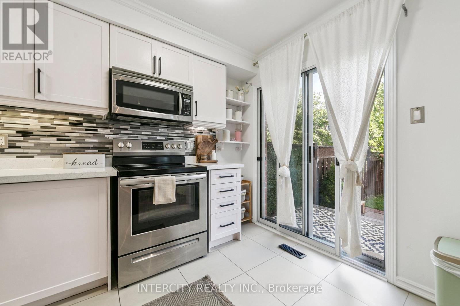 665 Fothergill Boulevard, Burlington, Ontario  L7L 6E5 - Photo 15 - W12452337