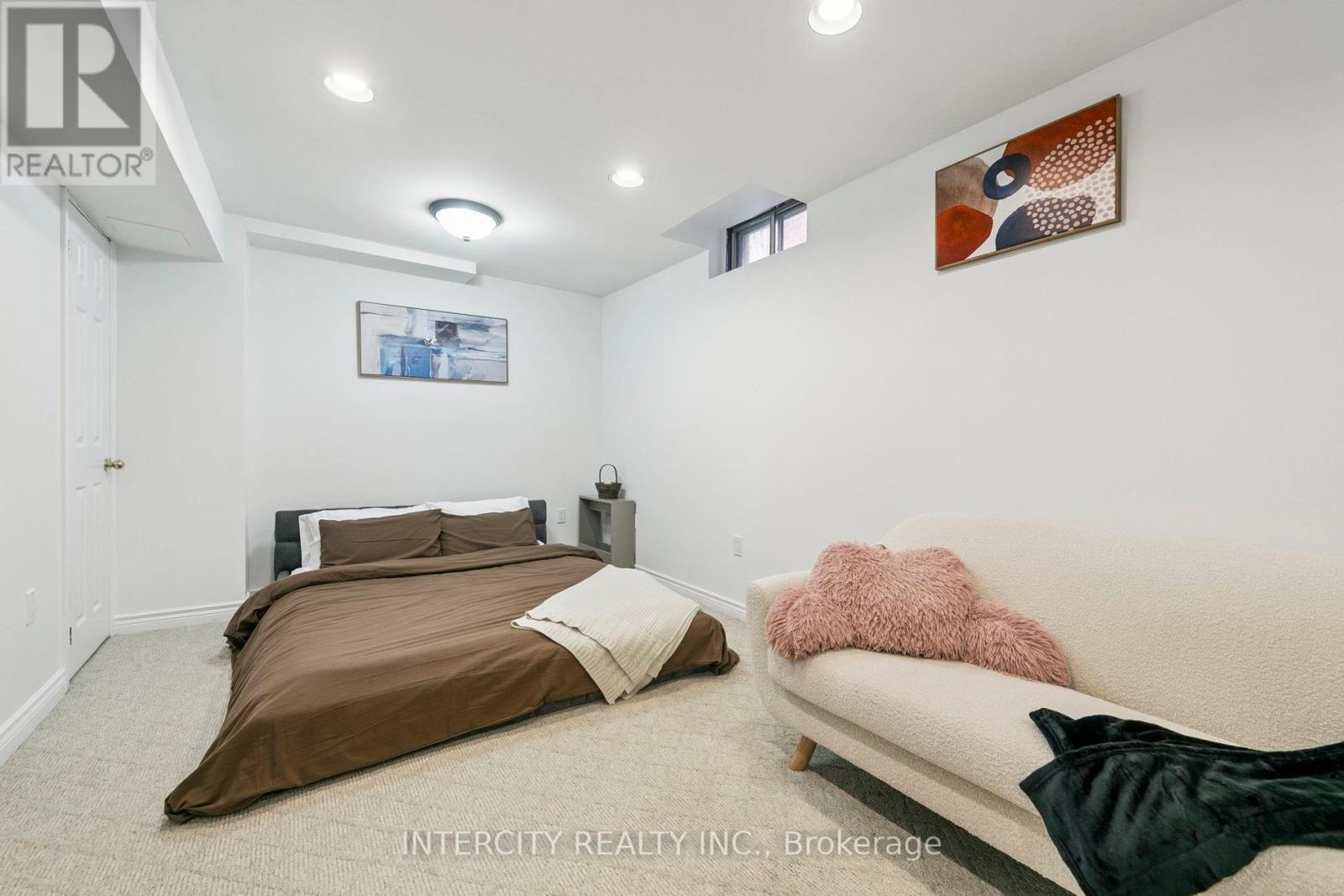 665 Fothergill Boulevard, Burlington, Ontario  L7L 6E5 - Photo 17 - W12452337