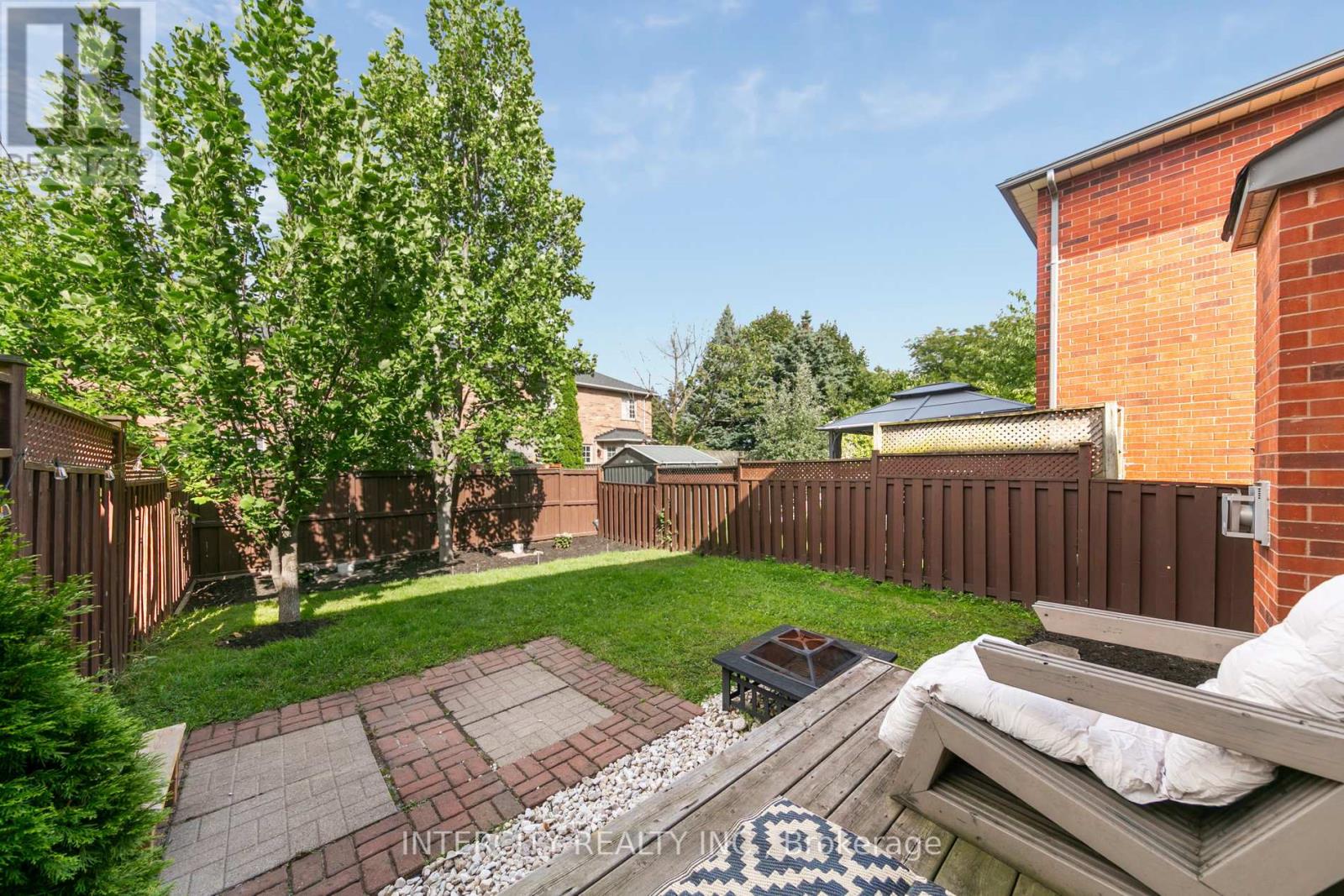 665 Fothergill Boulevard, Burlington, Ontario  L7L 6E5 - Photo 2 - W12452337