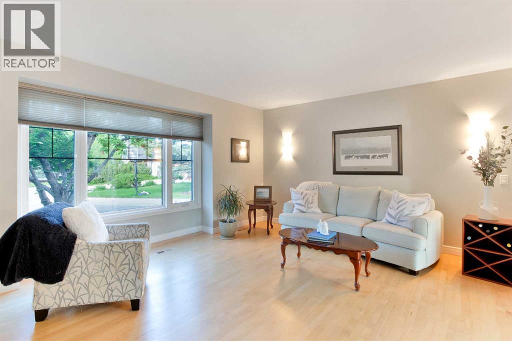 39 Canova Close Sw, Calgary, Alberta  T2W 3P7 - Photo 4 - A2262532