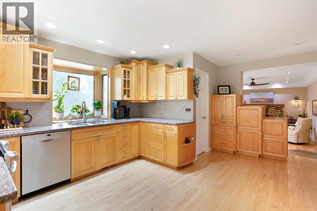 39 Canova Close Sw, Calgary, Alberta  T2W 3P7 - Photo 8 - A2262532