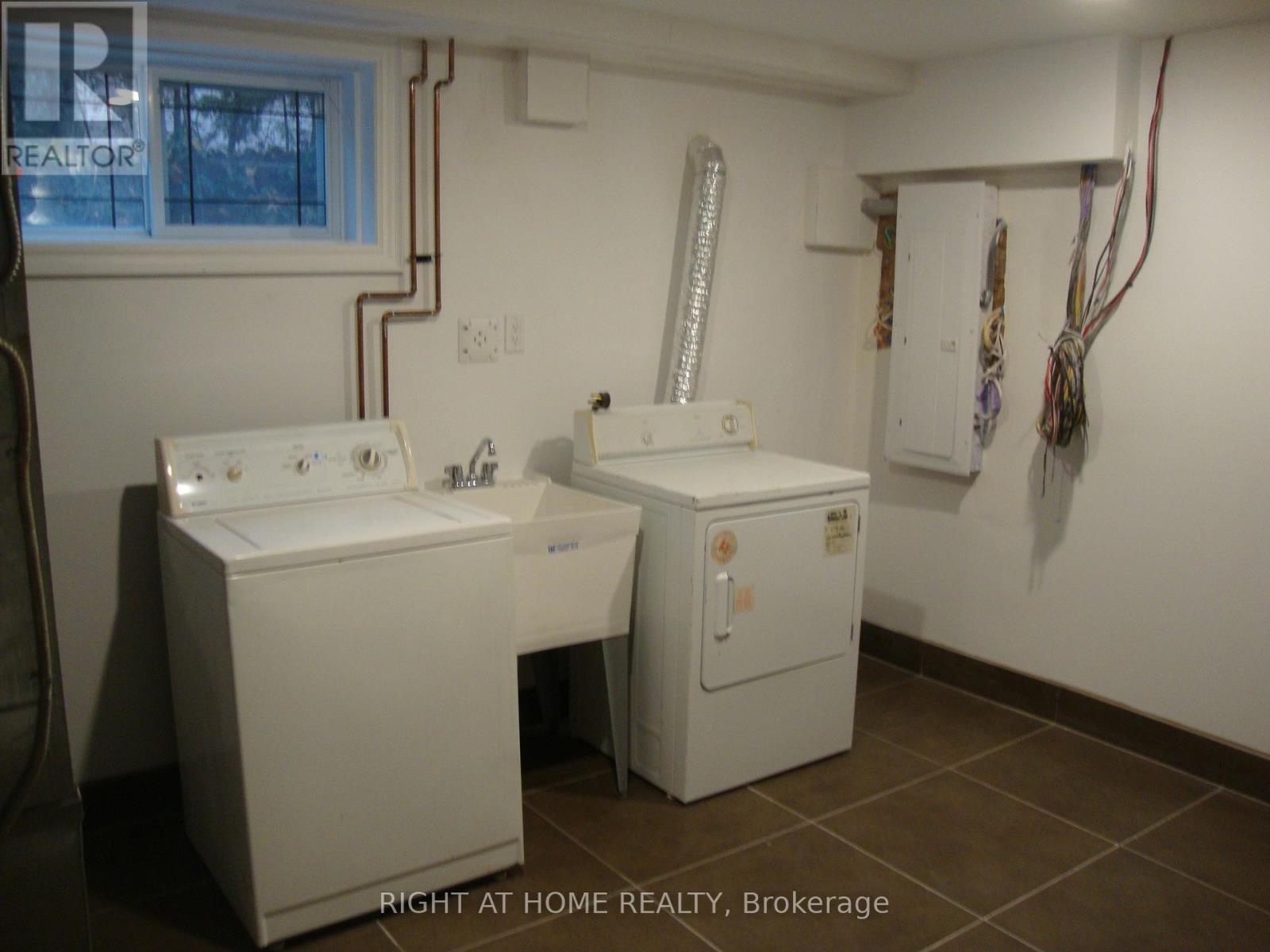 Lower Level - 8 Delair Crescent, Markham, Ontario  L3T 2M4 - Photo 12 - N12356943