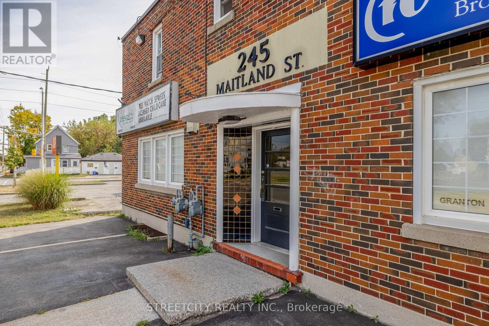 245 Maitland Street, London East (East K), Ontario  N6B 2Y2 - Photo 3 - X12452401