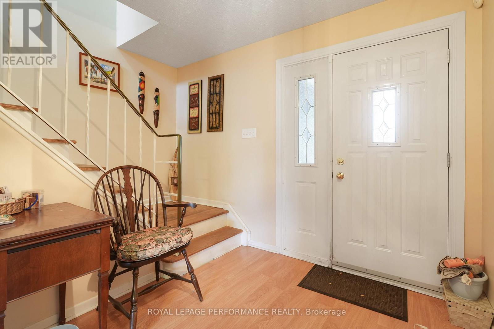 1273 Anoka Street, Ottawa, Ontario  K1V 6C3 - Photo 3 - X12452368