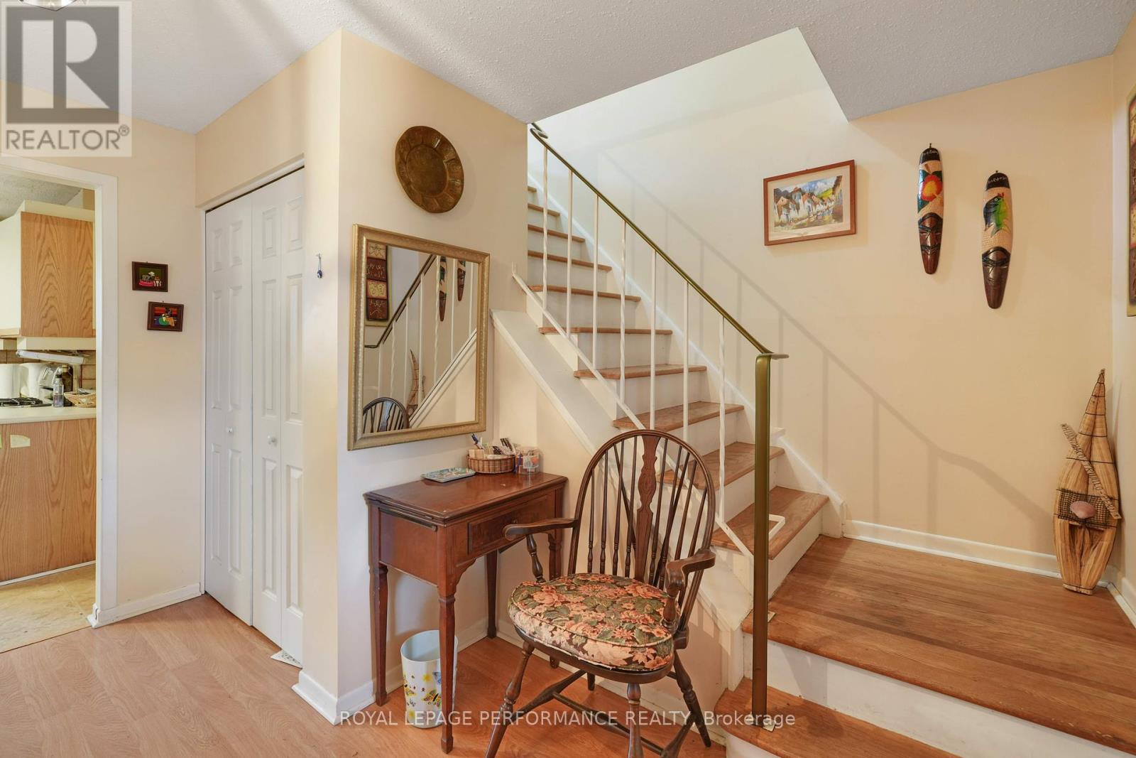 1273 Anoka Street, Ottawa, Ontario  K1V 6C3 - Photo 4 - X12452368
