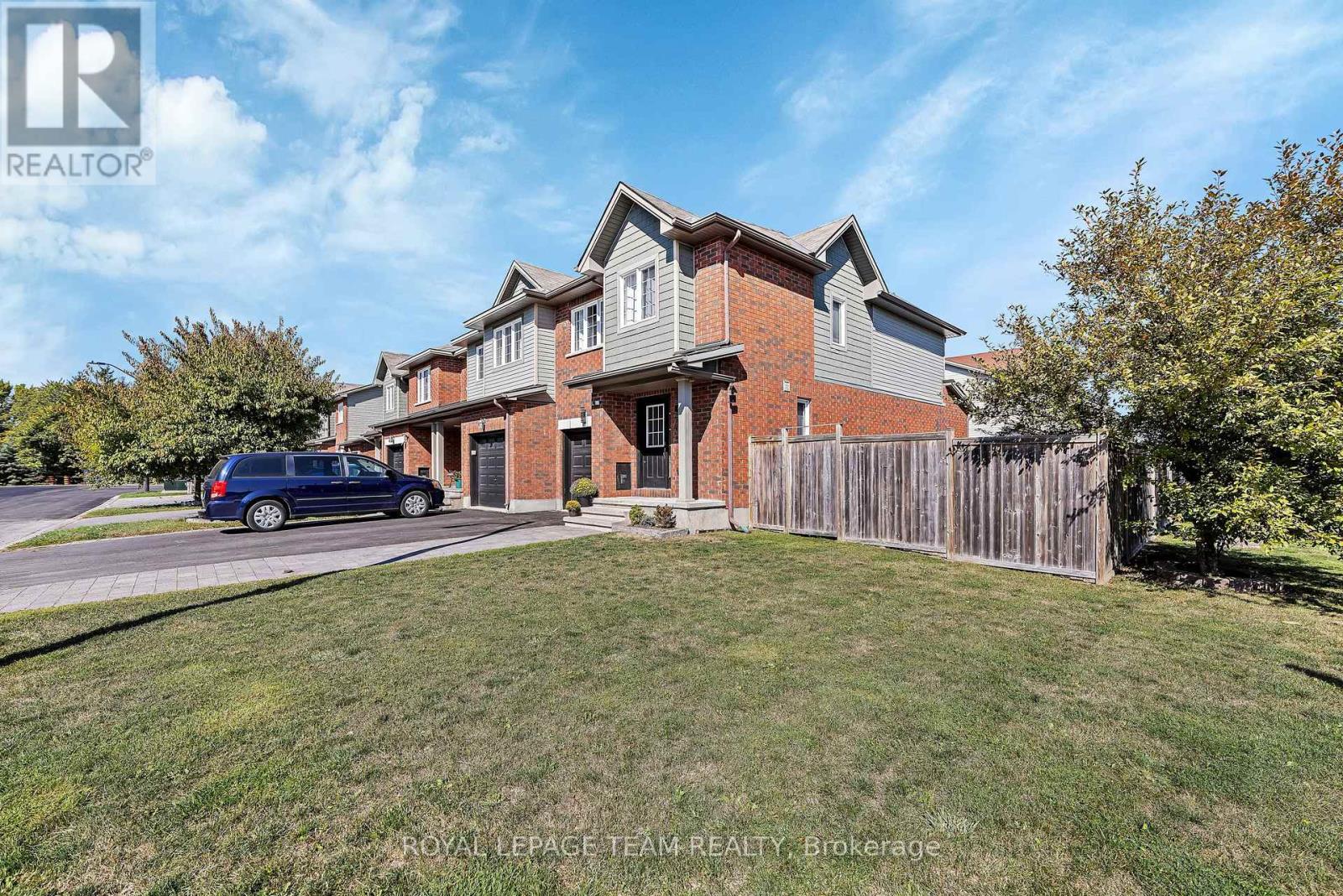 430 Haresfield Court, Ottawa, Ontario  K4M 0B6 - Photo 3 - X12452369