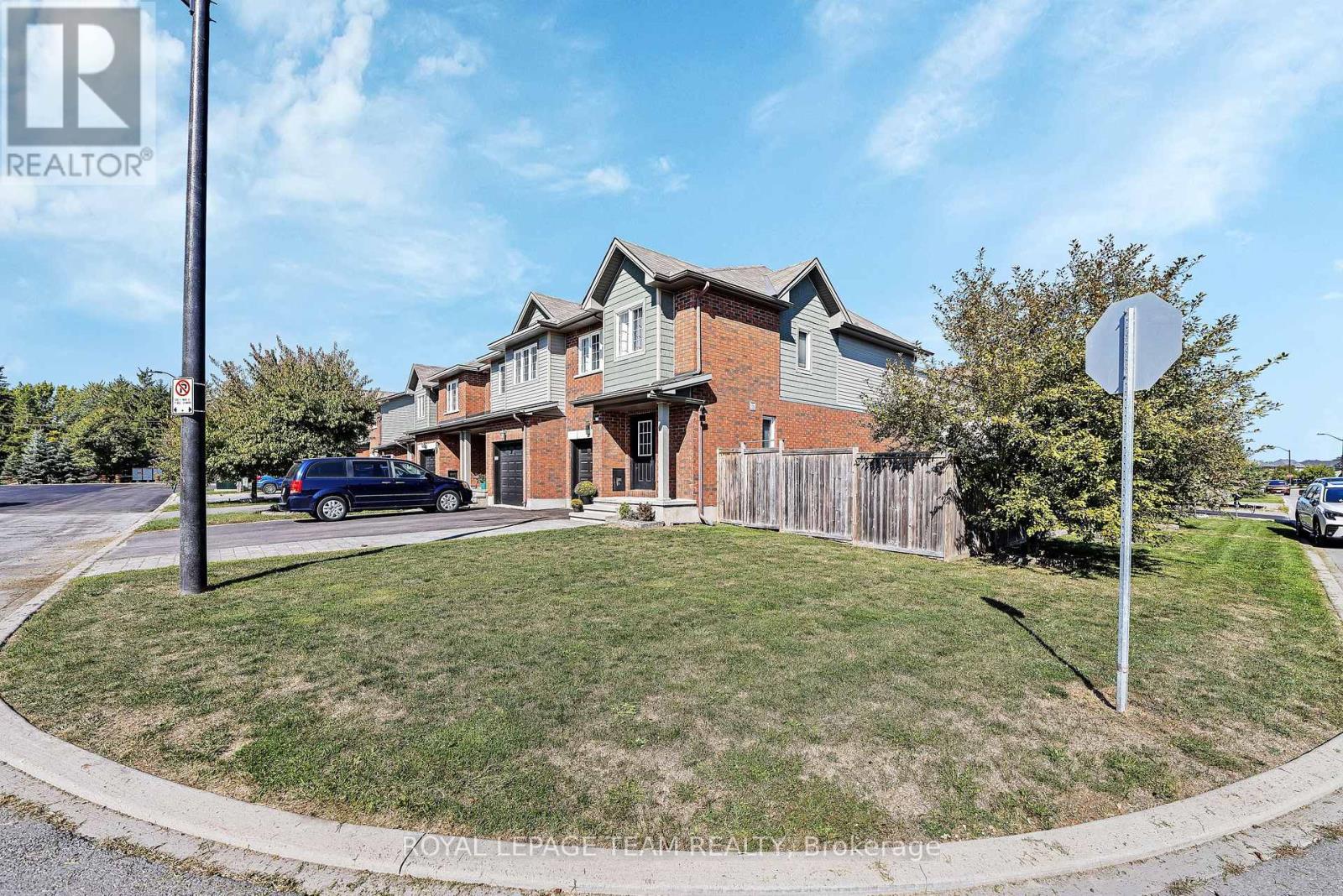 430 Haresfield Court, Ottawa, Ontario  K4M 0B6 - Photo 4 - X12452369