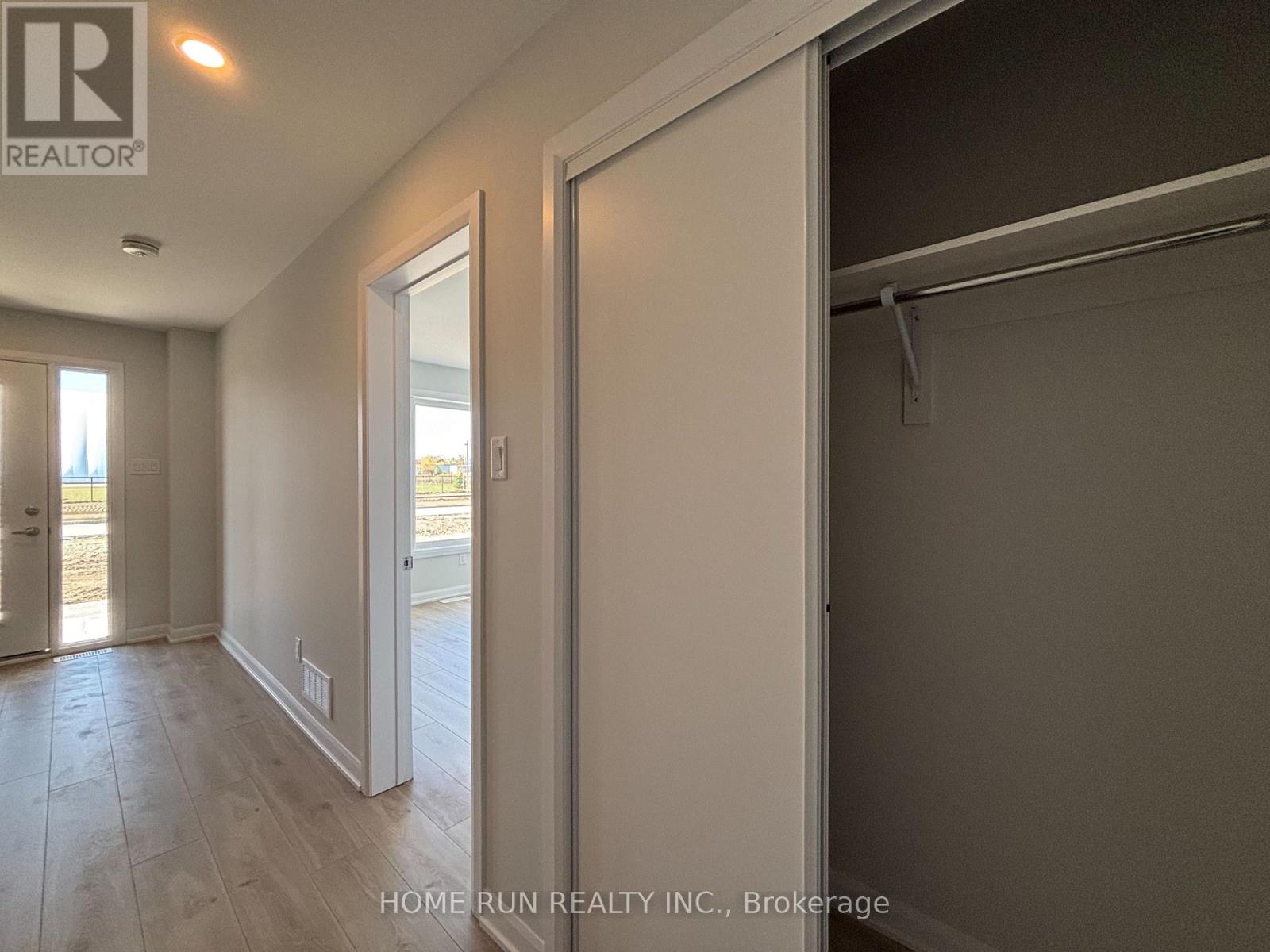 822 Fairline Row, Ottawa, Ontario  K2V 0V8 - Photo 6 - X12452376