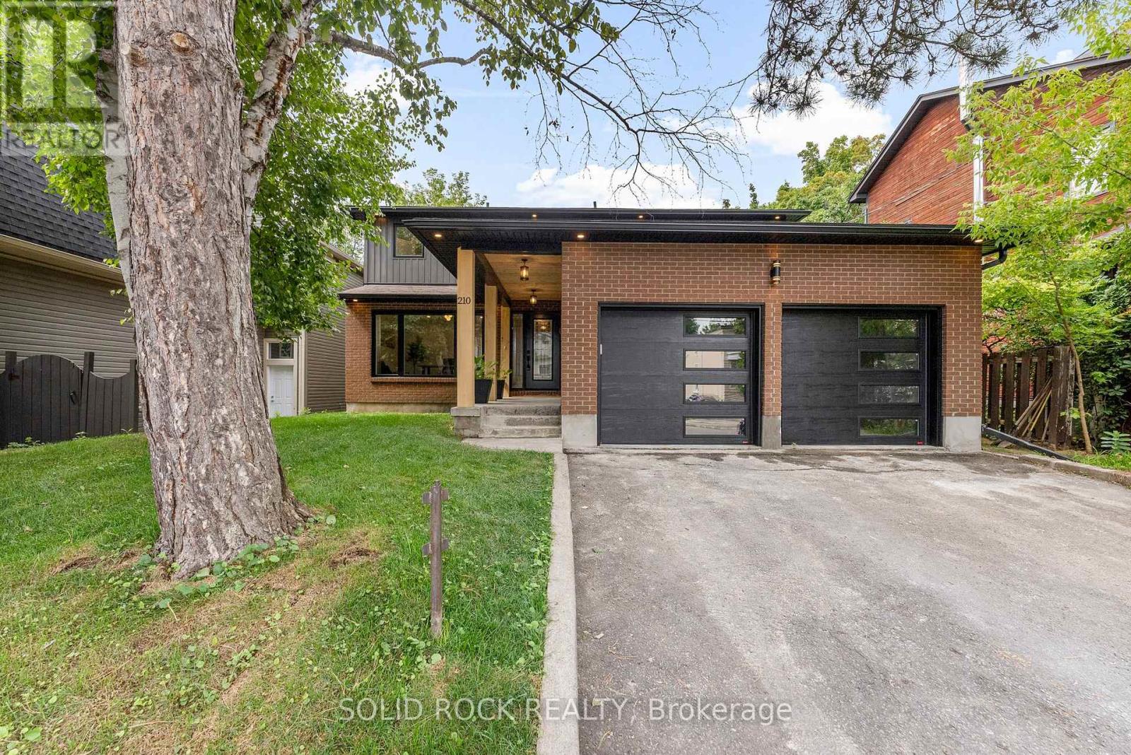 210 Carleton Avenue, Ottawa, Ontario  K1Y 0J3 - Photo 2 - X12452397